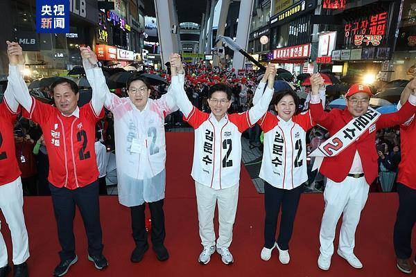 在野党总统候选人李在明来势汹汹 韩执政党能否“尹”退为进？ -华闻时空