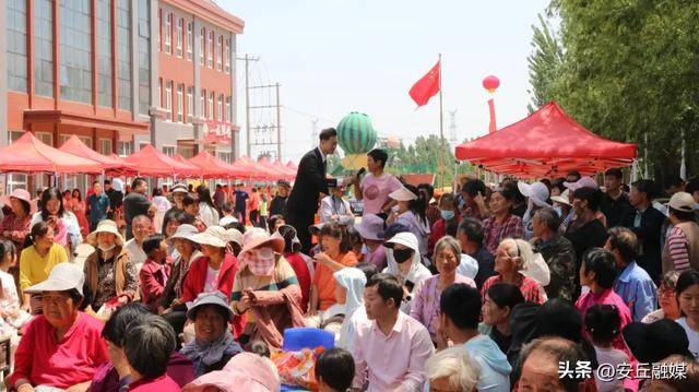 娱乐吃瓜520677斤西瓜“巨无霸”！凌河街道“西引甜蜜 瓜香传情”“520和TA一起来吃瓜”活动嗨翻夏日  第7张