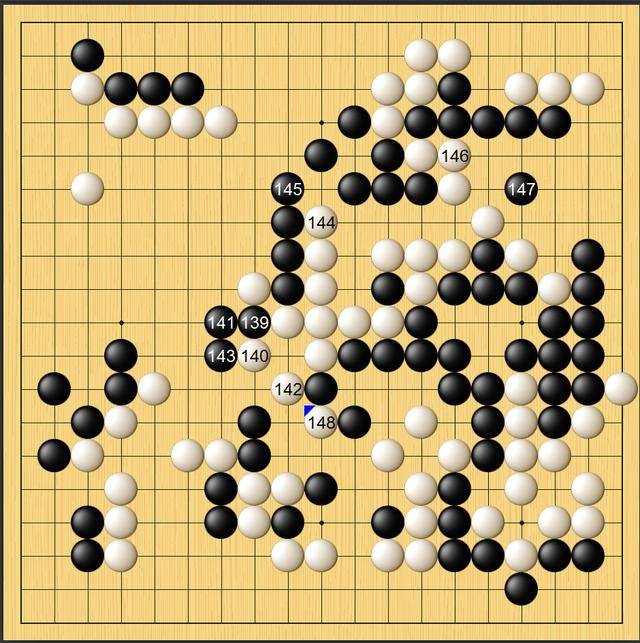 记者：斯洛特认为弗林蓬是理想补强人选，球员做好加盟利物浦准备