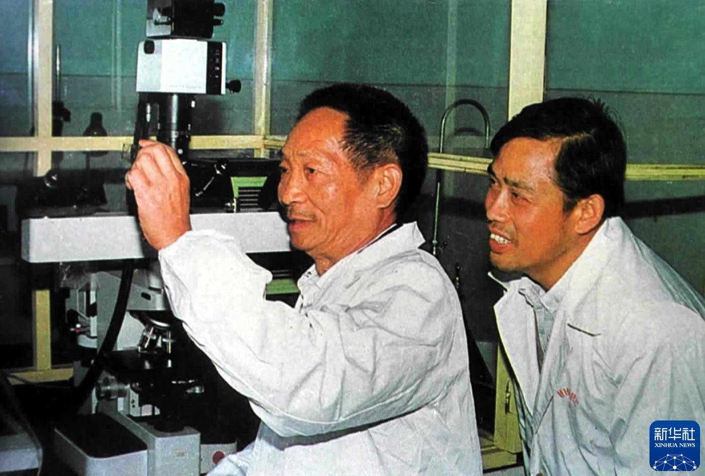 时光相册丨为国一生,敬意永存!在照片中缅怀袁隆平,吴孟超