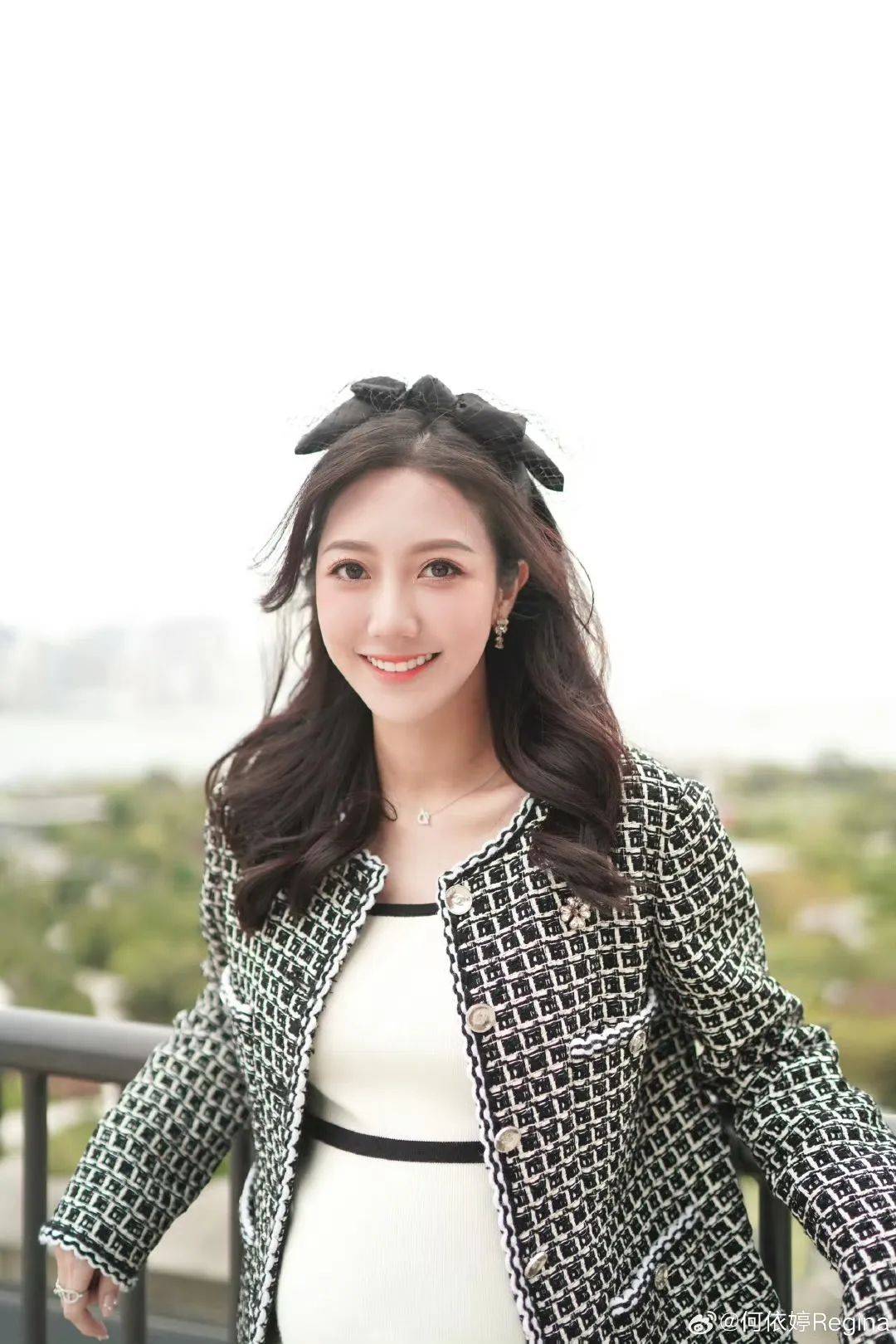 何依婷产后首露面状态惊艳自曝复出计划获老公力挺