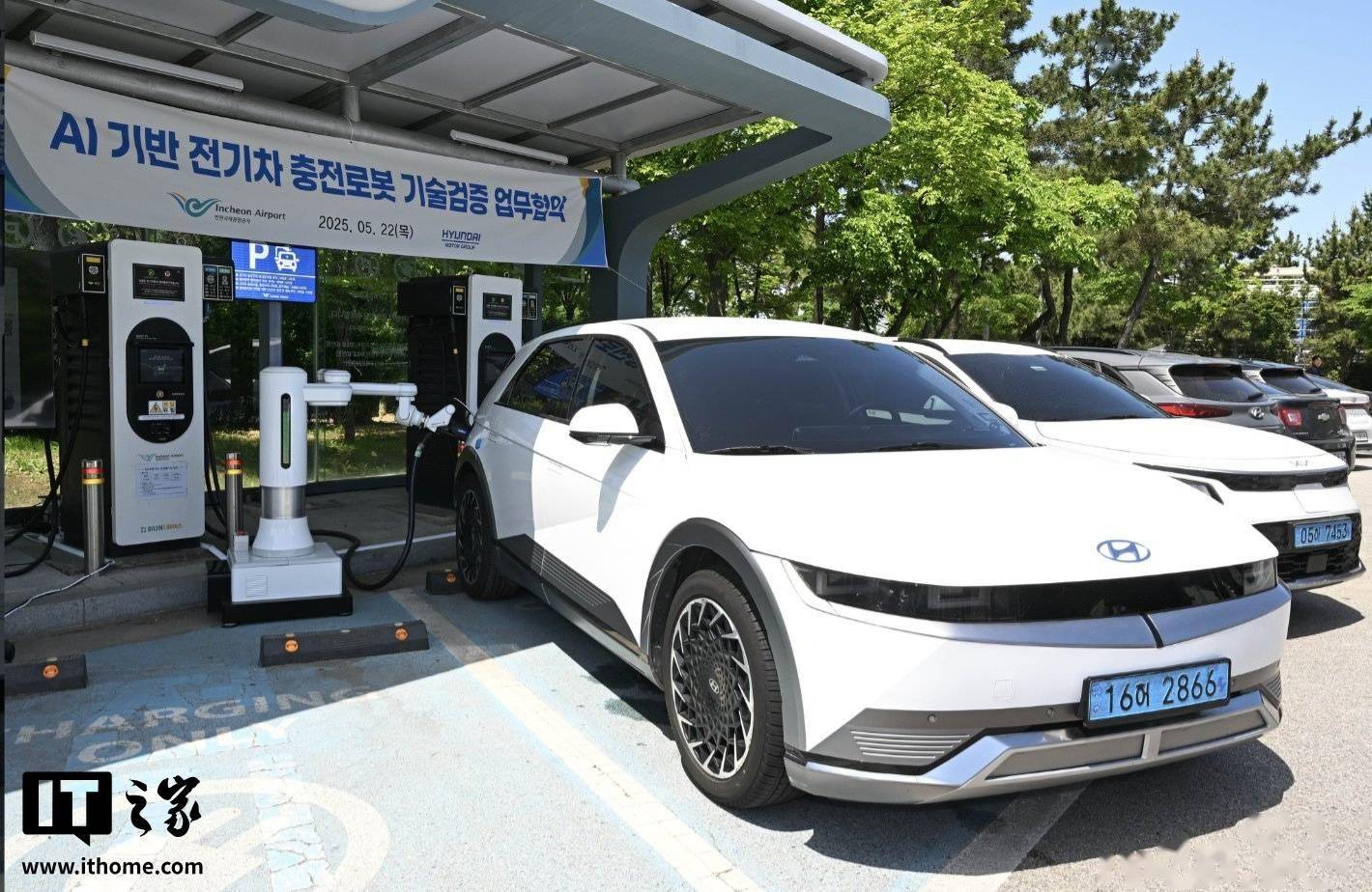 现代推 AI 电动汽车充电机器人 ACR，于仁川机场开展试点测试