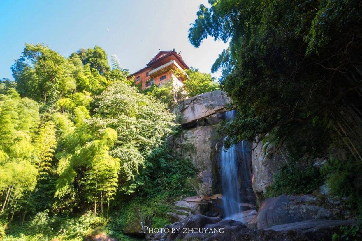 石梁飞瀑，天台山精华所在，被徐霞客誉为“天下第一奇观”_瀑布_铜壶_筏桥