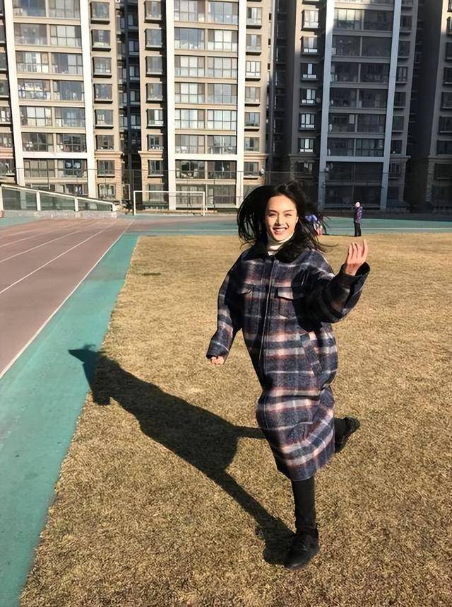 饶敏莉现状:和富大龙离婚,结婚12年不生子,如今在国防大学任教
