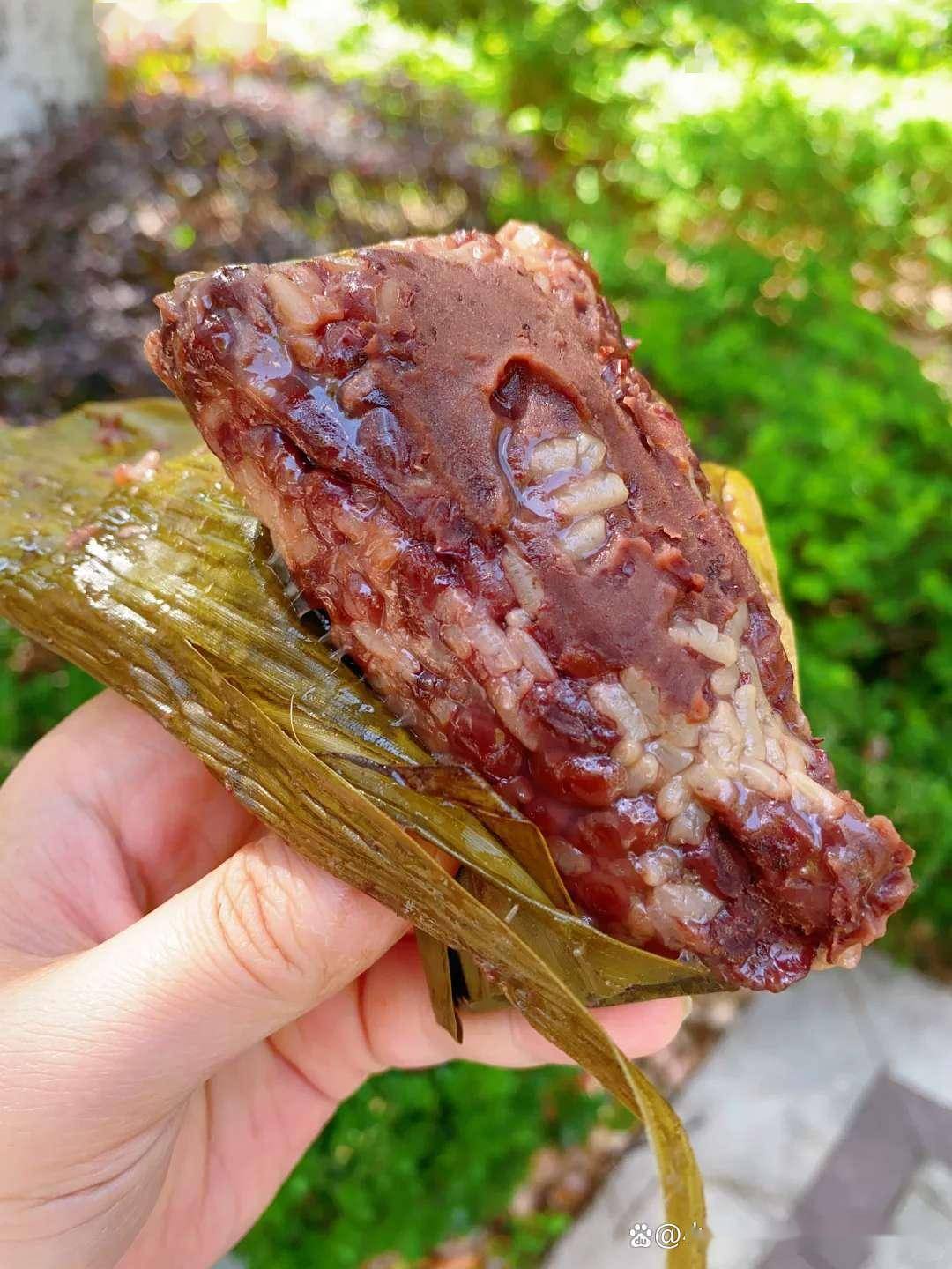 豆沙粽甜度均匀不结块,红豆炒制过筛三遍滤,补血养心润肠道