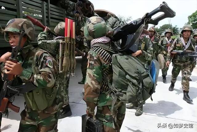 一夜之间，中国的两个邻国又打起来了，边境激烈开火，有人员伤亡_双方_柬泰_柏威