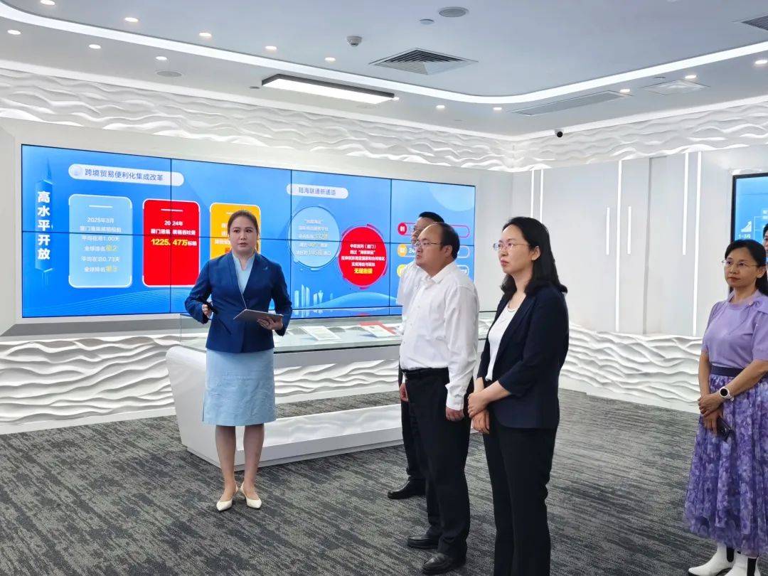 市委常委,副市长程伟代表麻城市人民政府与厦门自贸片区管委会,厦门