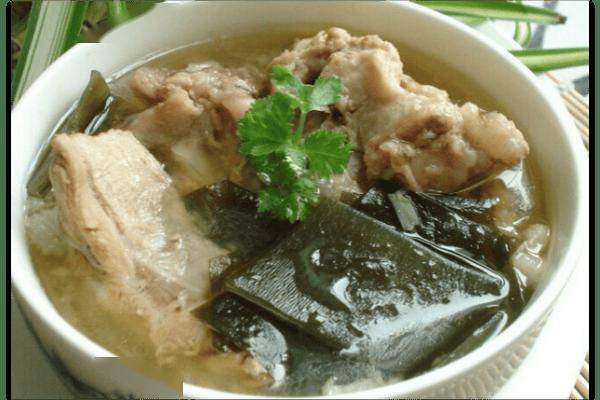 海带肋骨汤，一种营养丰富且美味的自制汤，特