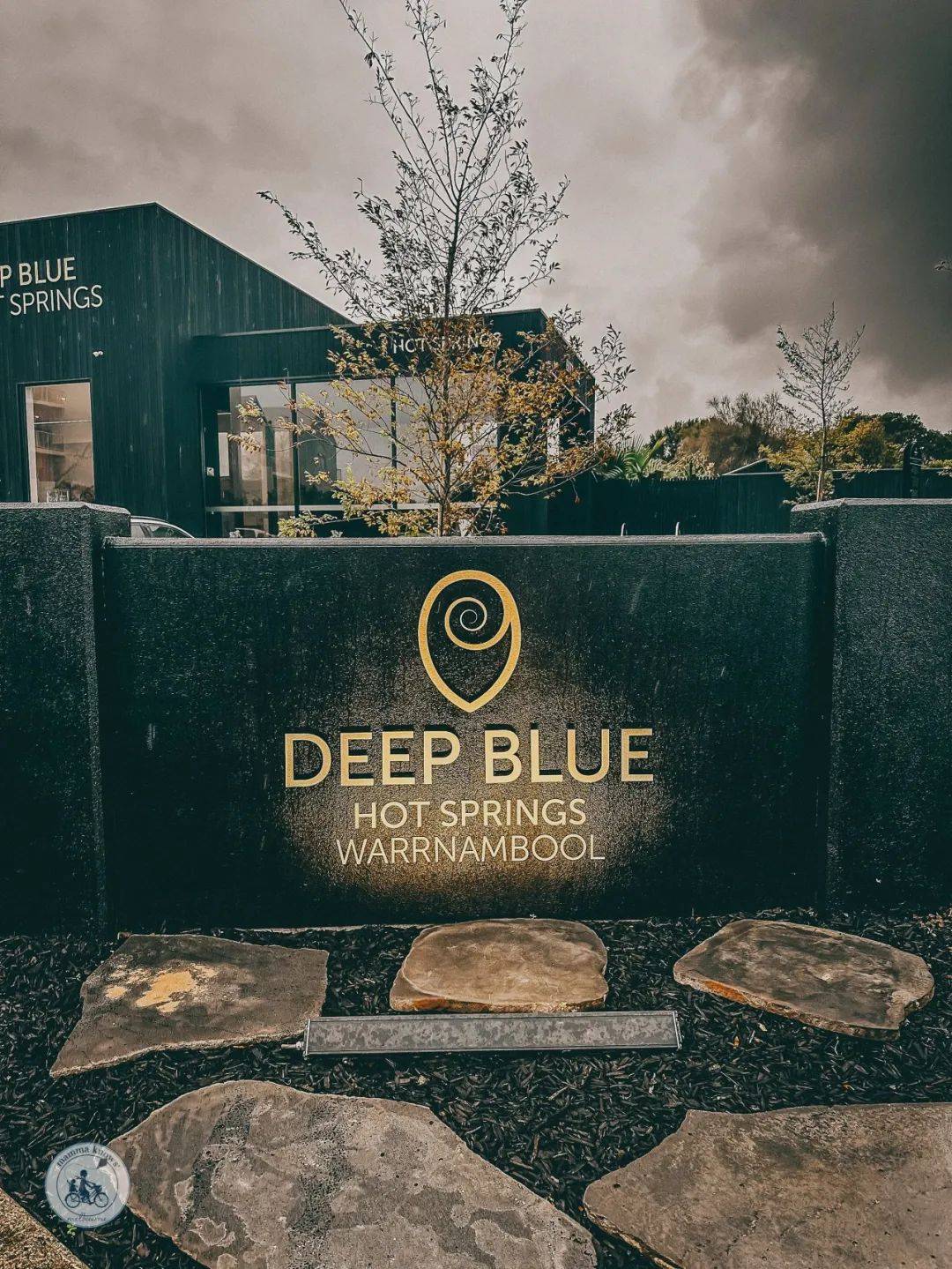 deep blue hot springs