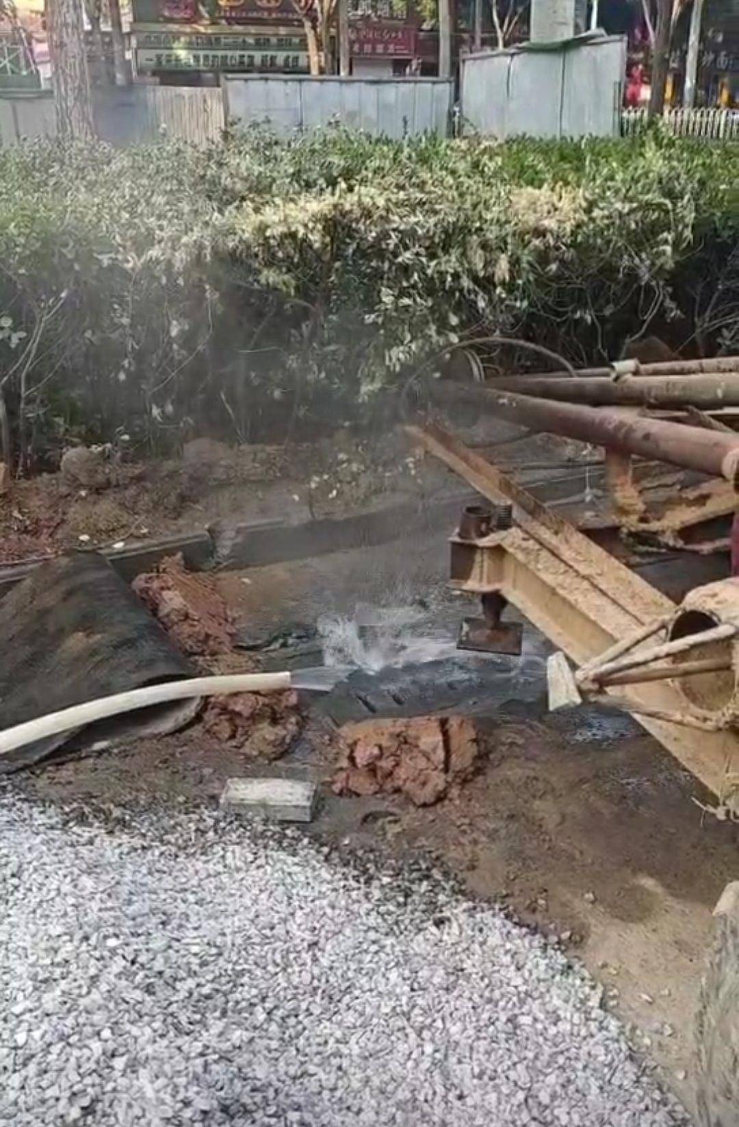 山西一小区地下水“高烧”到六七十度，当地
：正在查询，地热之谜有待解开