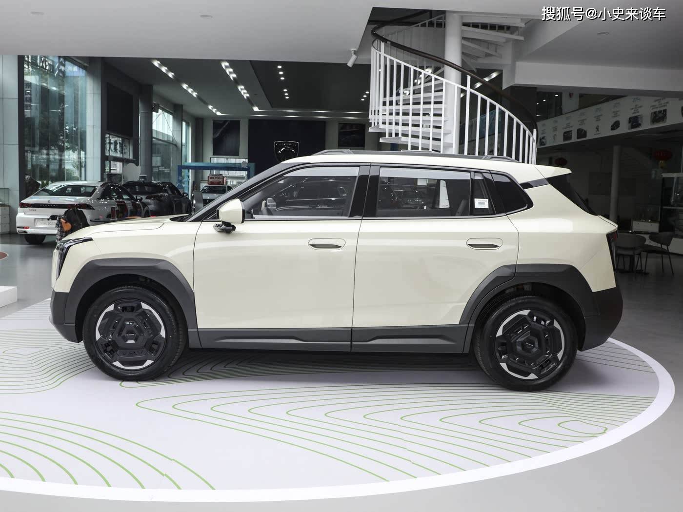 东风纳米06粤港澳车展首发！纯电小型SUV，天地门设计，续航达471公里