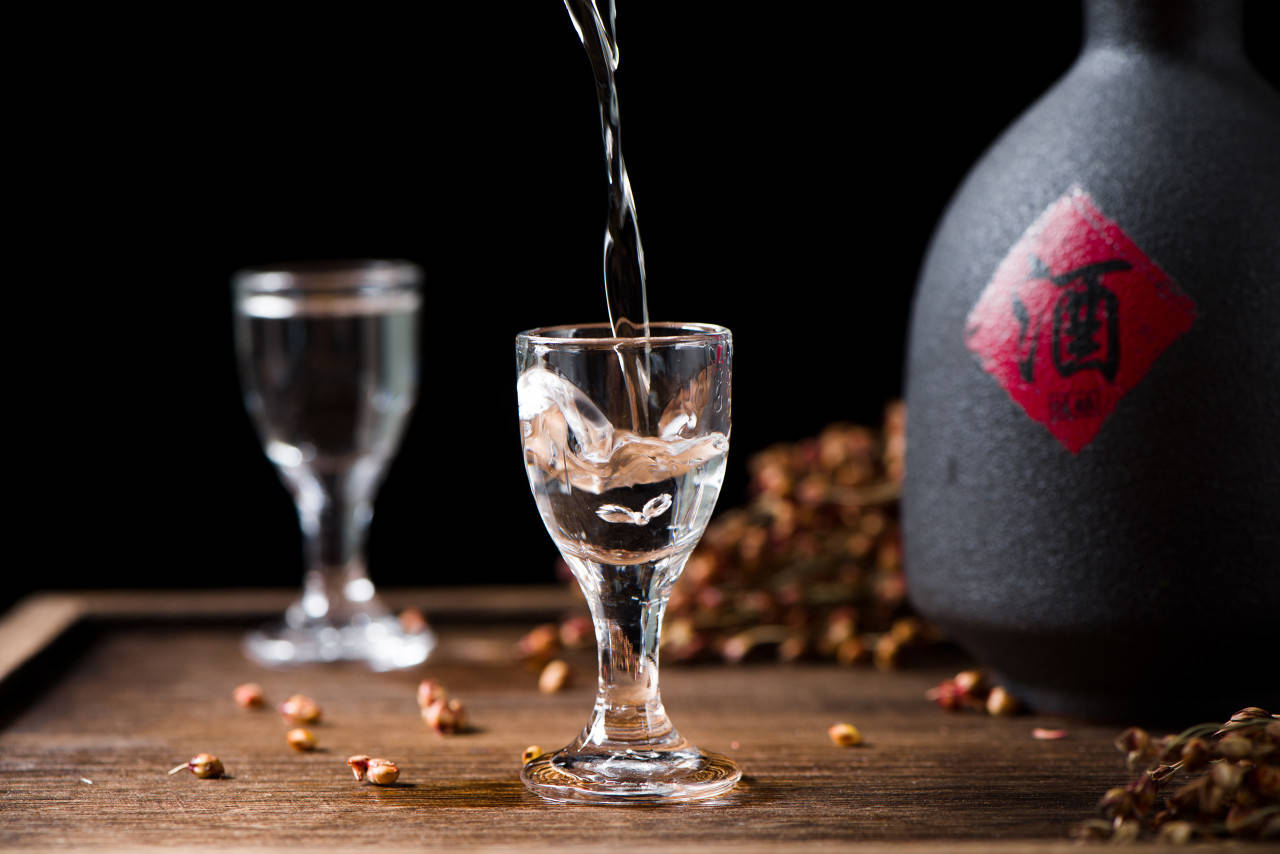 实探白酒调整周期下的茅台镇：大订单少了，“酒二代”笃信酱酒价值一直都在
