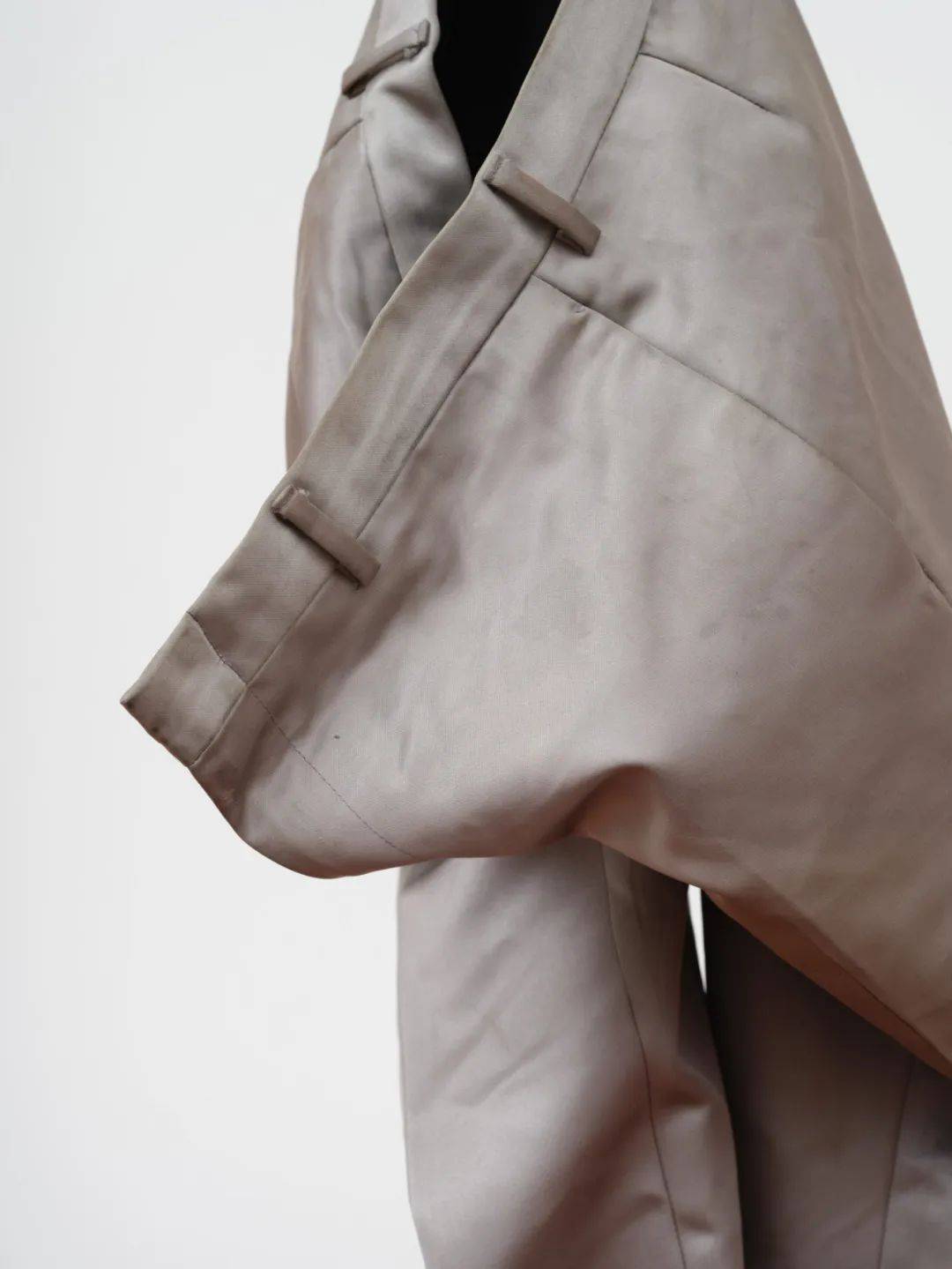 performer2024trousers selfie stick tripod coat hanger and wire