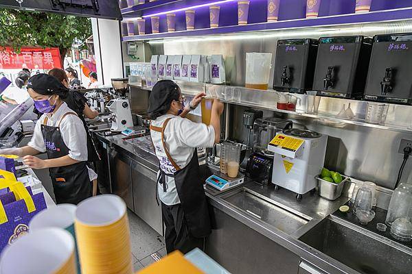 China's Delivery Subsidy War Heats Up as Tea and Coffee Lead the Charge