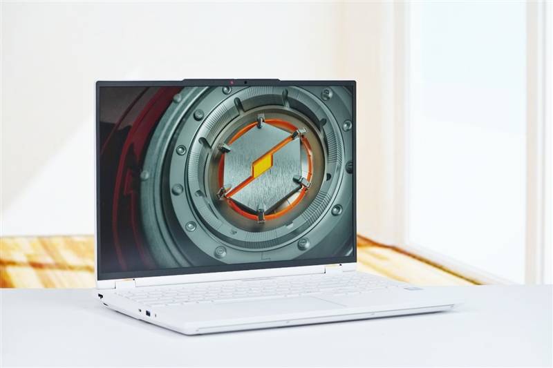 长江存储PC411 2TB SSD评测：性能卓越稳定可靠 夏天高负载也只有56度