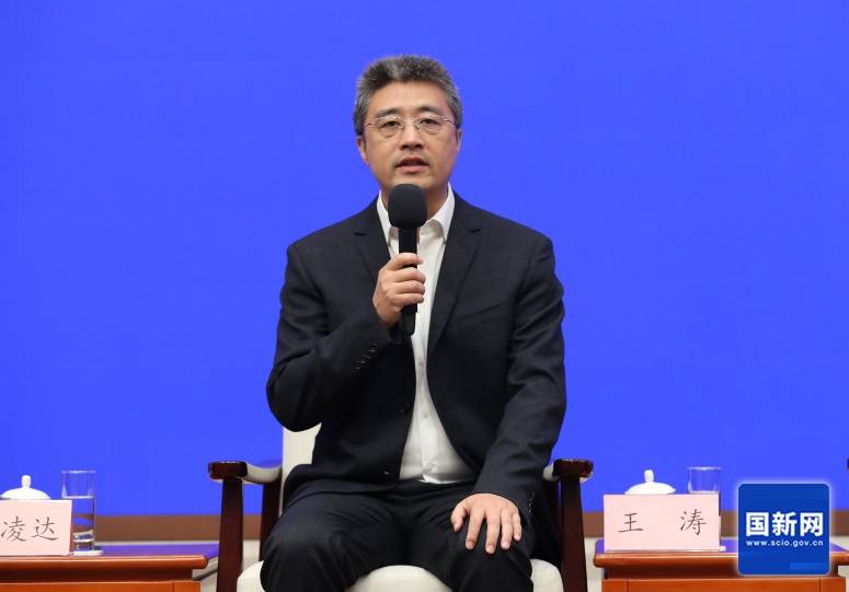 防震减灾一线人员王涛:曾冒着余震风险深入废墟,为确定救援方案提供