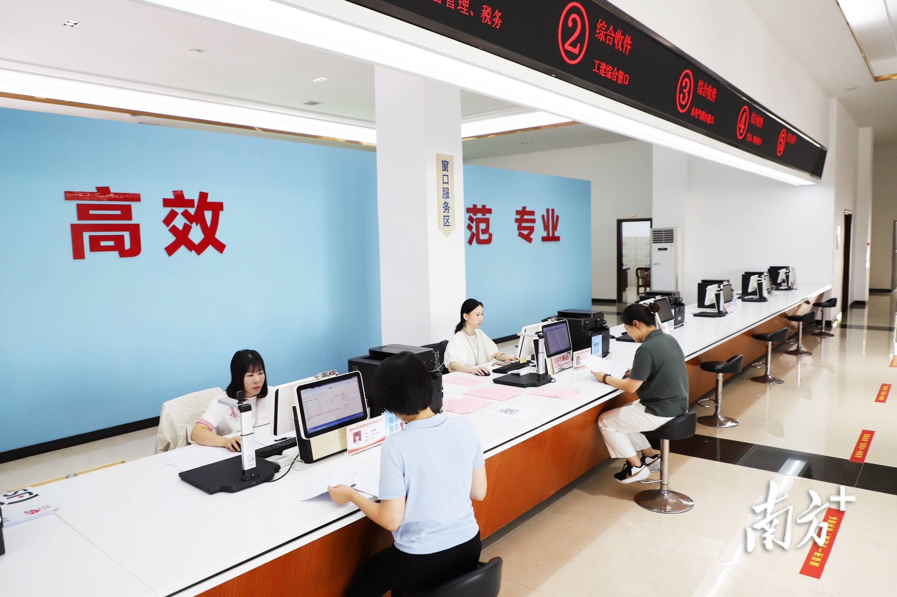 多头跑一站结,被动办主动帮,潮州政务服务跑出加速度