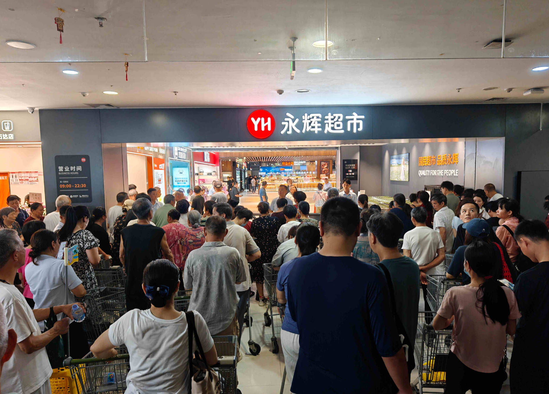 全面“胖东来化”！永辉超市调改一年：超100家门店调改开业，要让部分员工薪酬过万