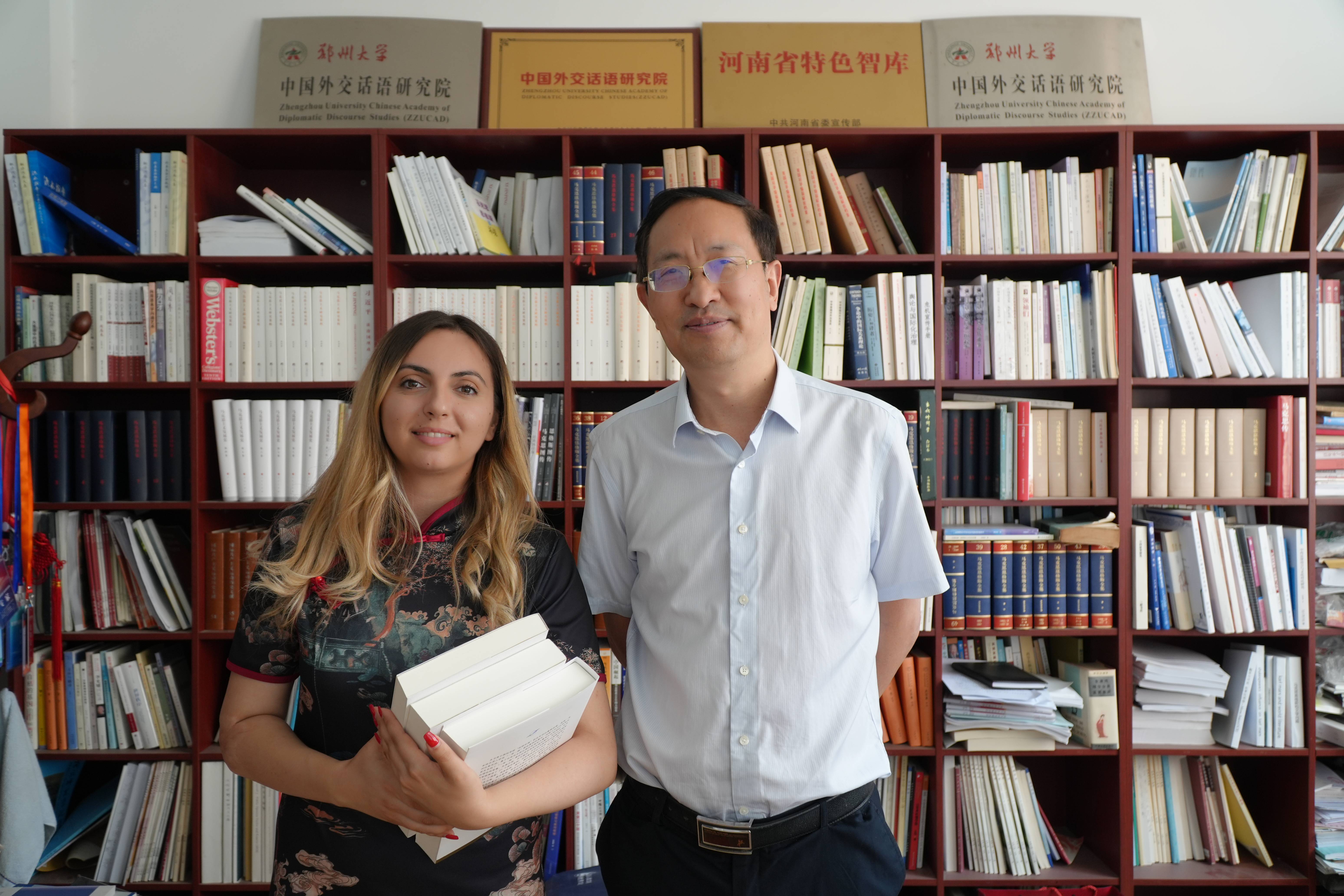 师从外国语与国际关系学院副院长,中国外交话语研究院院长杨明星教授