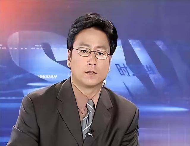 央视新闻周刊主持人白岩松(白岩松主持的新闻周刊播出时间)