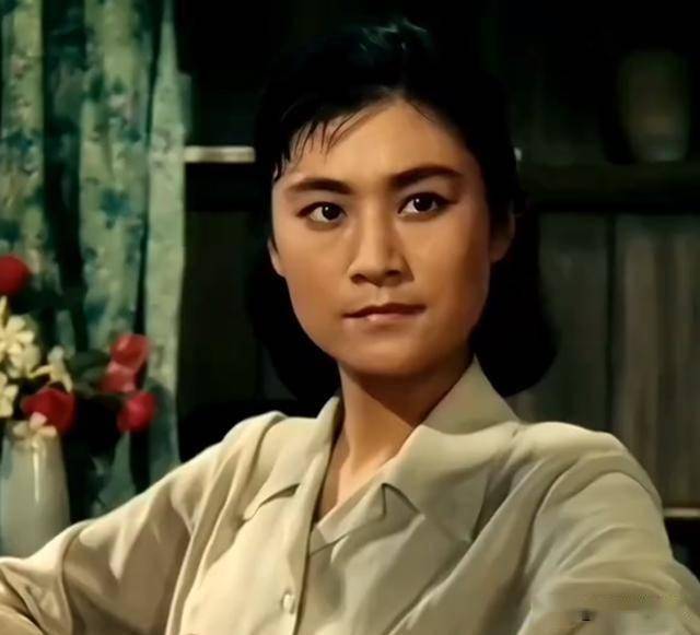 老电影《舞台姐妹》60年回顾,3位演员自杀,漂亮的曹银娣仍健在