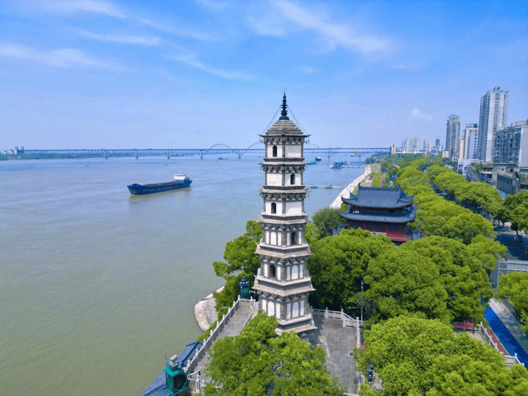 九江萝卜饼足球队出征贵州"村超"