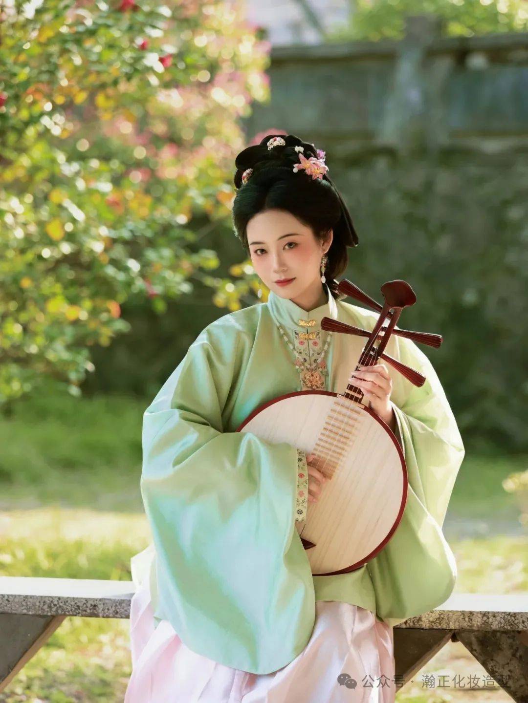 发型更是精妙绝伦