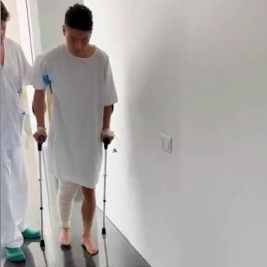 东体：武磊在科蒂陪同下前往欧洲接受会诊，最终选择在西班牙手术