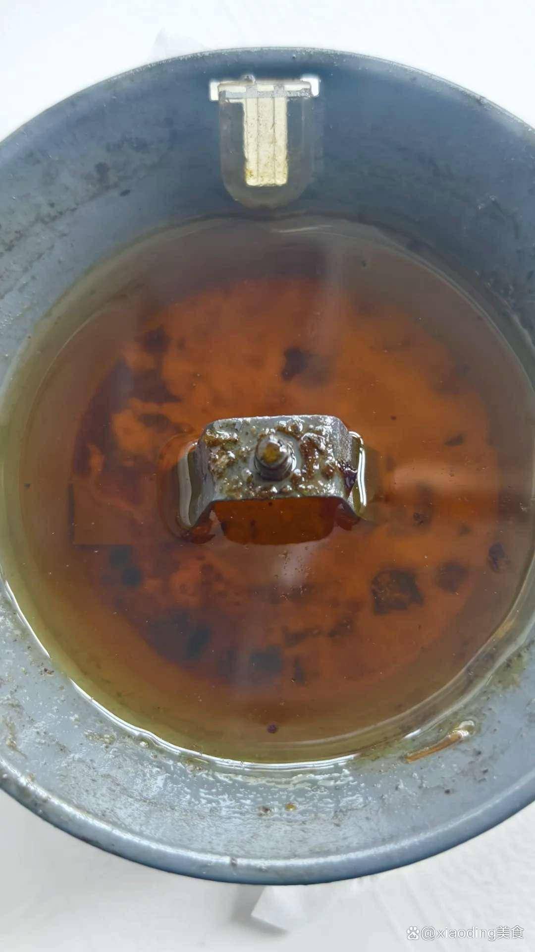 食用油危机!央视再曝3种"地沟油"翻新术,致癌物超标,你家用吗