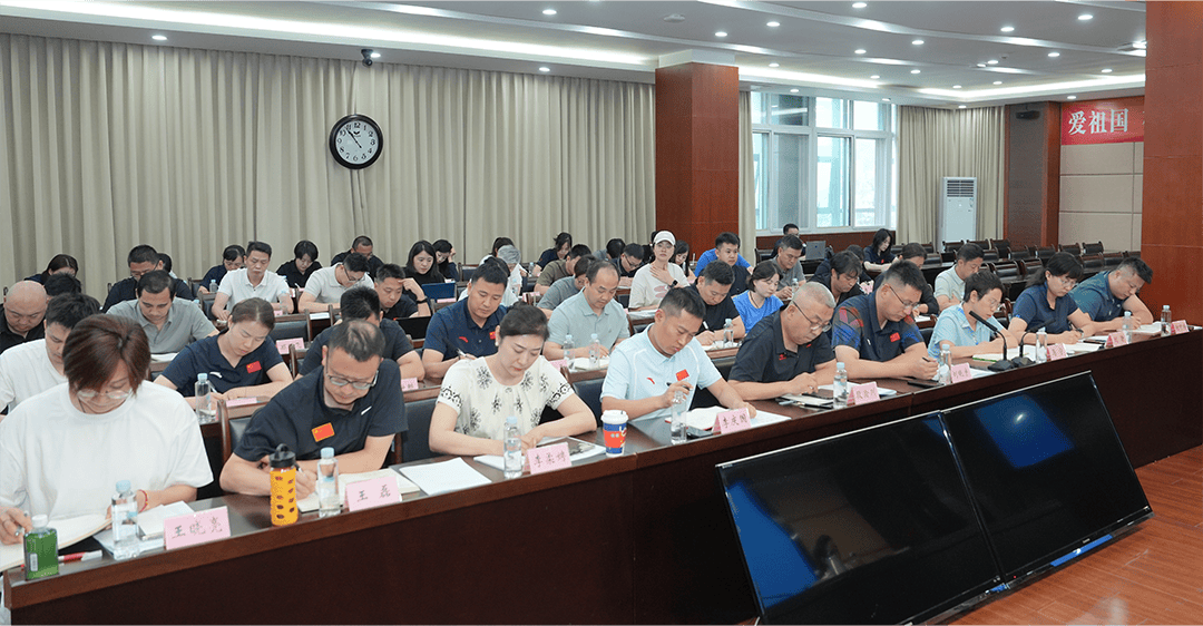 爸爸疼你:省体育局召开“星火杯”2025年四川省青少年锦标赛竞赛工作会议