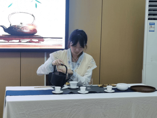 书香作伴润心田800字_书香作伴润心田初三作文_