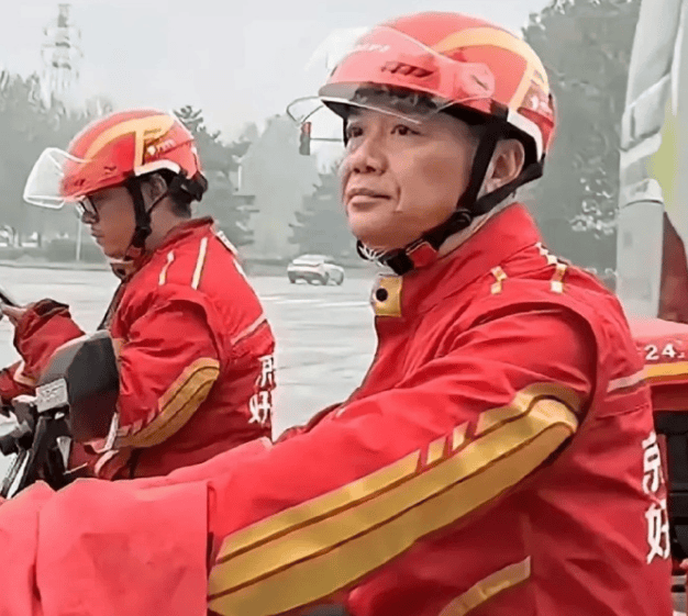 不装了，摊牌了，阿里京东美团开始“三国杀”了。。。
