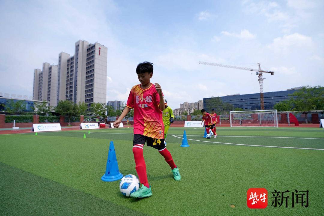 “小苏超”来了，“秦小超”出战！南京秦淮小学明星队PK徐淮双强，开启文武双全之旅