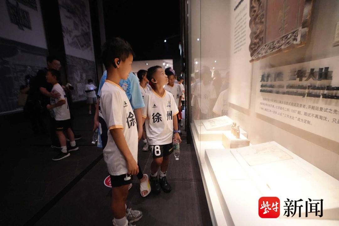 “小苏超”来了，“秦小超”出战！南京秦淮小学明星队PK徐淮双强，开启文武双全之旅