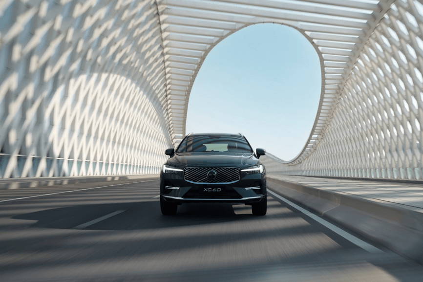 沃尔沃全新XC60焕新上市，安全健康智能升级，燃油版25.49万起售