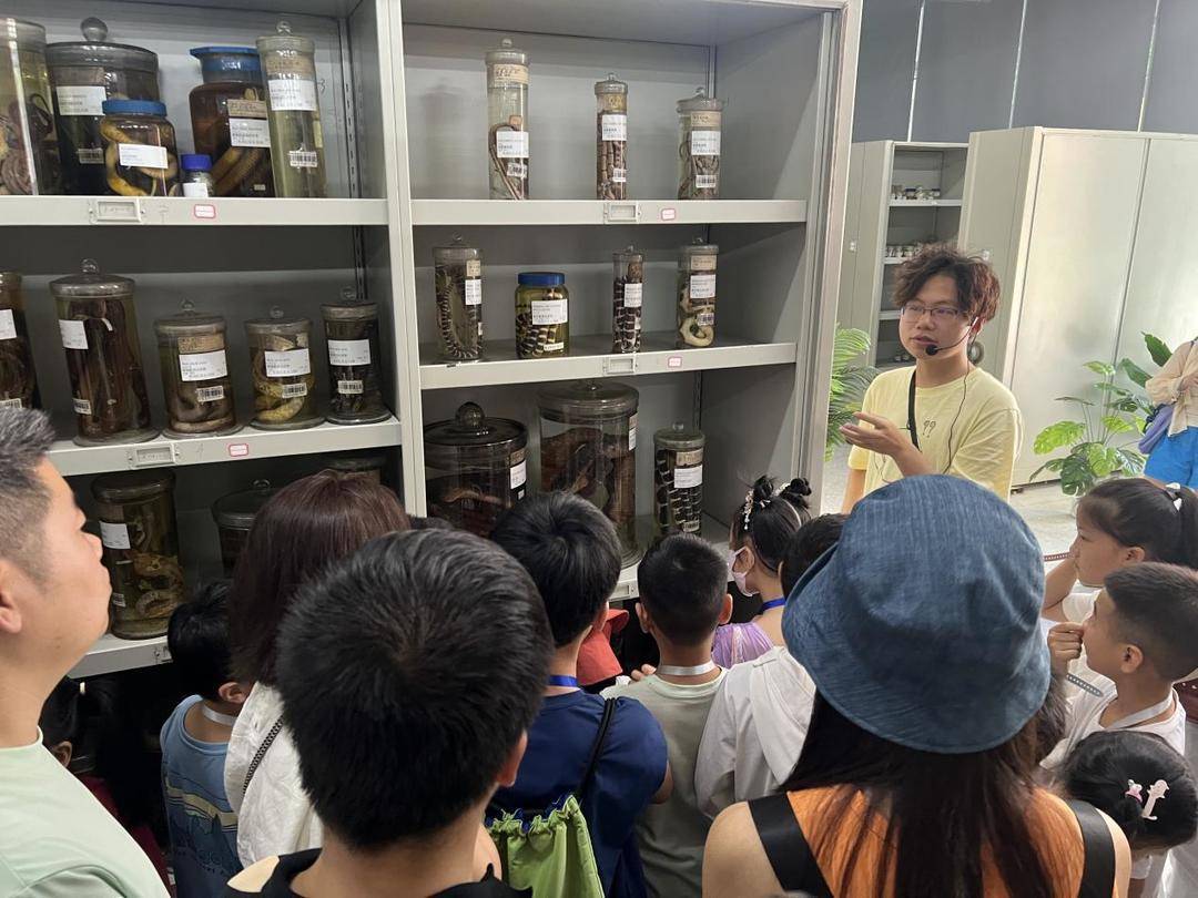 四川天府新区开展科普阅读活动 30余名青少年走进中国科学院成都生物所