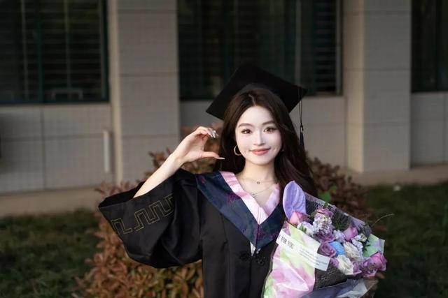 蓝蝴蝶之吻:西安科技大学高新学院：“咔嚓！”快来围观 XKUer的毕业照大赏！