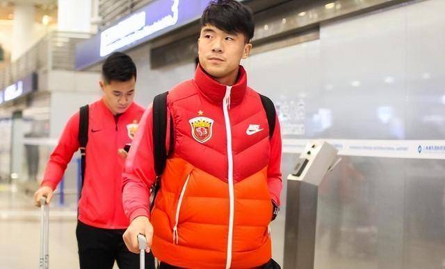 鲁能有望进行阵容瘦身，球迷建议老将让位，年轻球员未来挑大梁