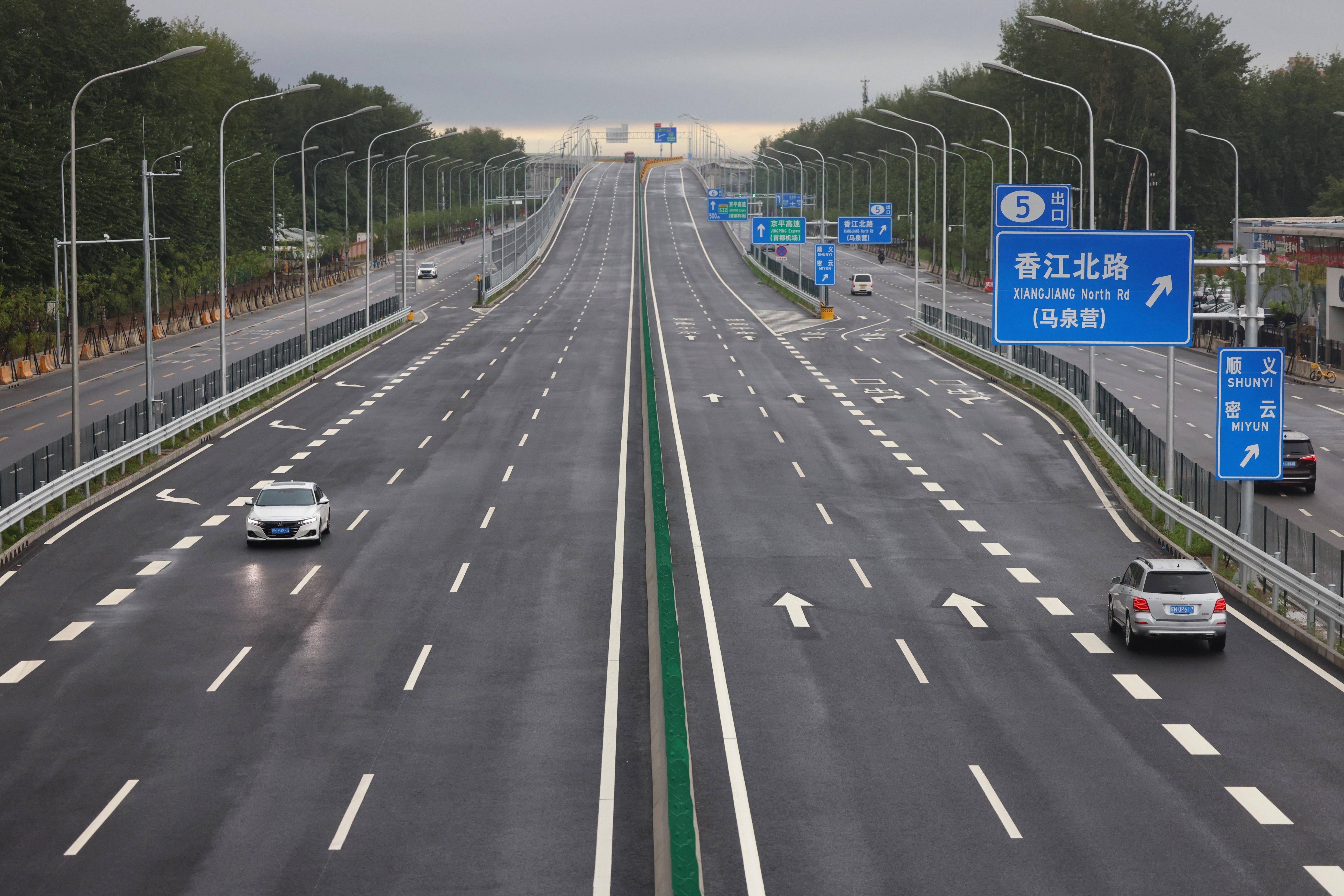 而此前的京密路则改为快速路辅路,提升