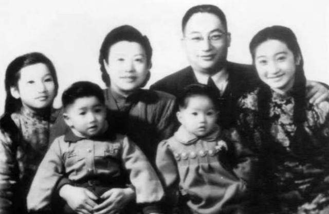 1955年，48岁女叛徒被判枪决，毛主席拍案大怒：她是咱全党的恩人