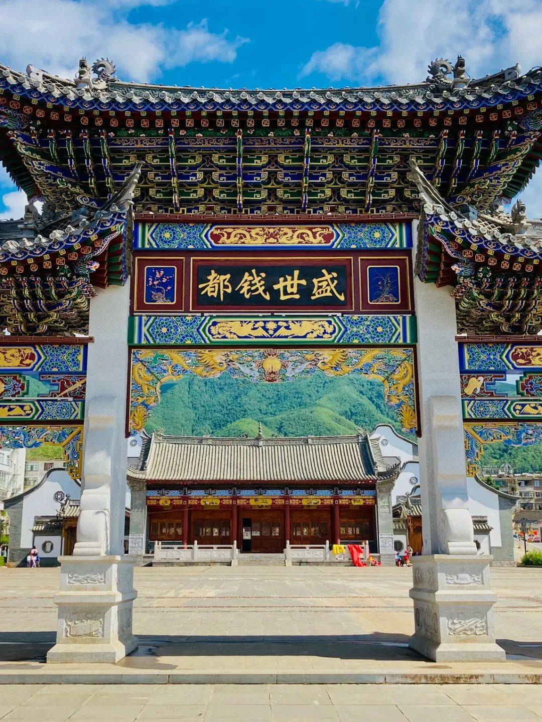 爨宝子碑刻于南朝刘宋大明二年距今已有1500多年历史了
