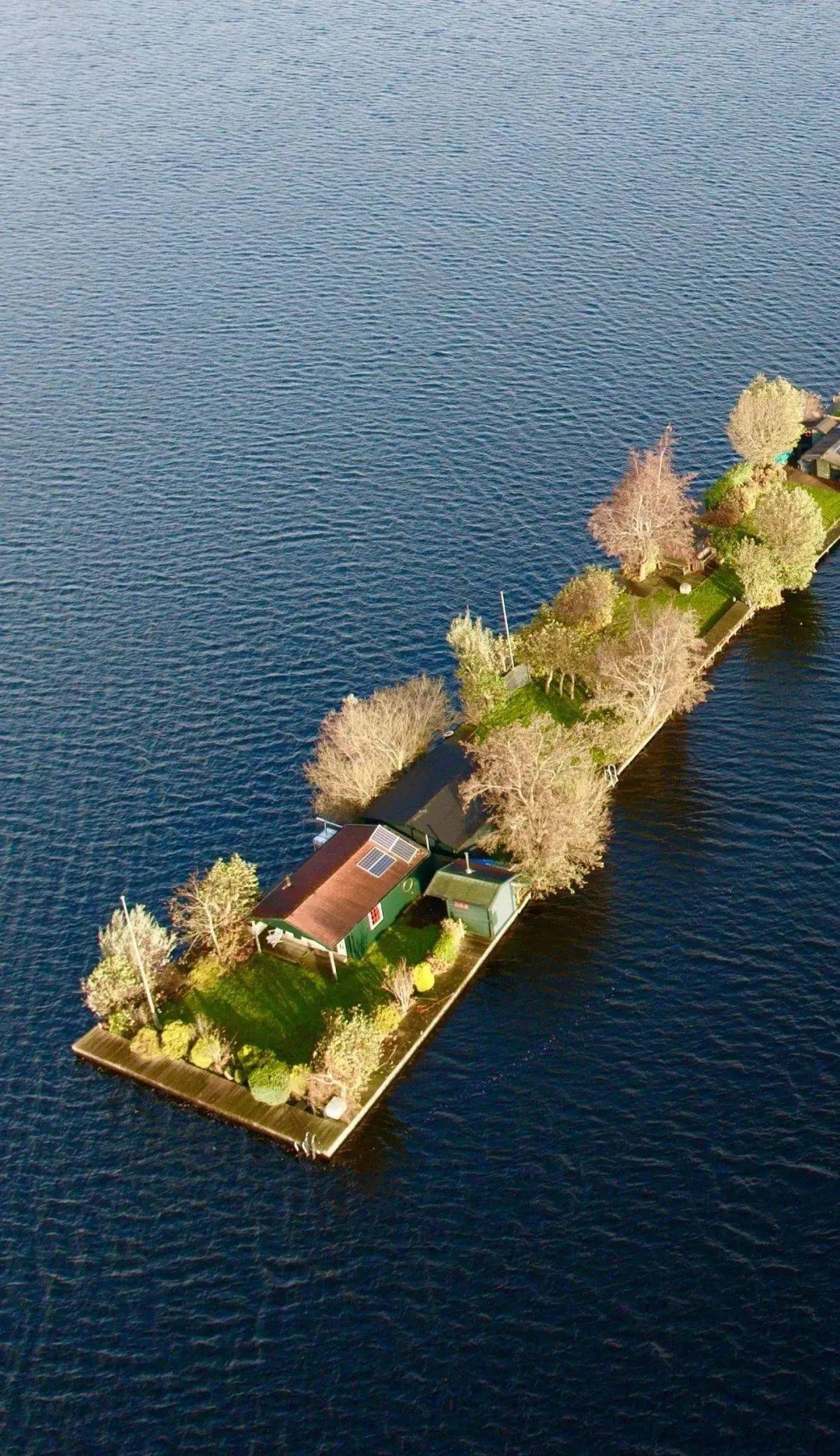 荷兰这个水上小镇,把「临水而居」打造成了社恐天堂!