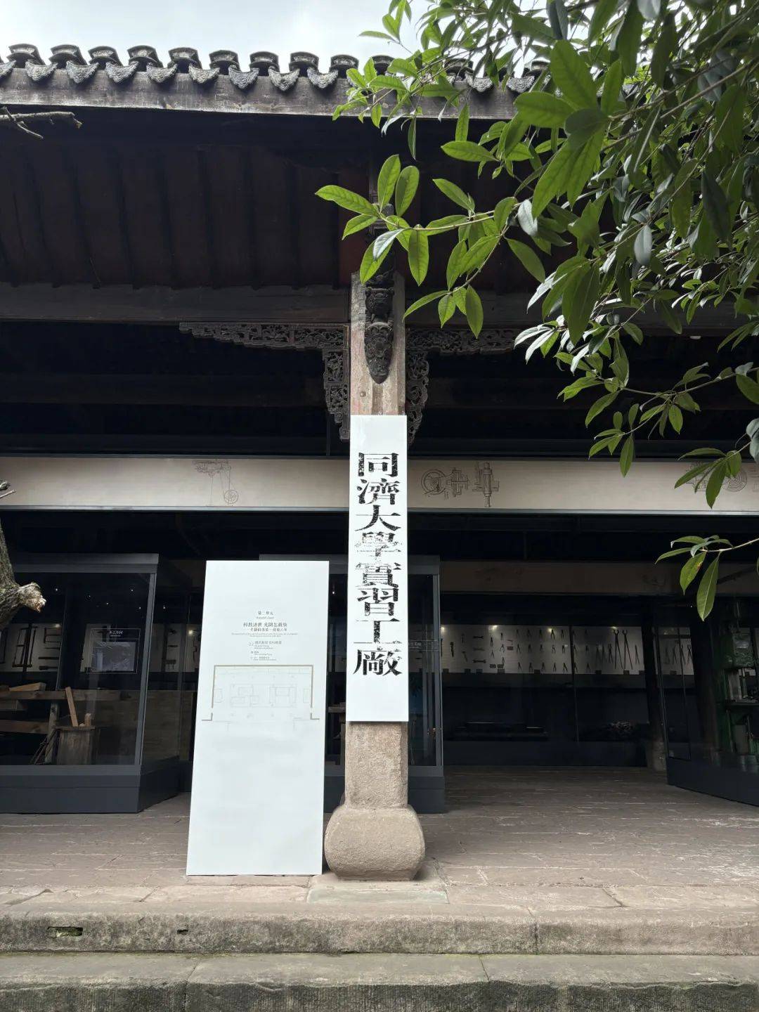 逛李庄古镇,吃比脸还大的李庄白肉