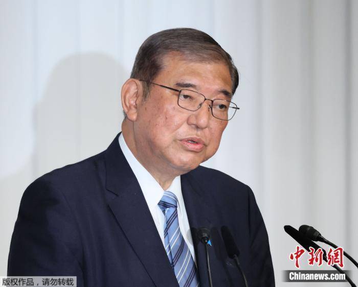 图片[2]-尴尬还是认真？石破茂街头演讲手背现“小抄”引热议 -华闻时空