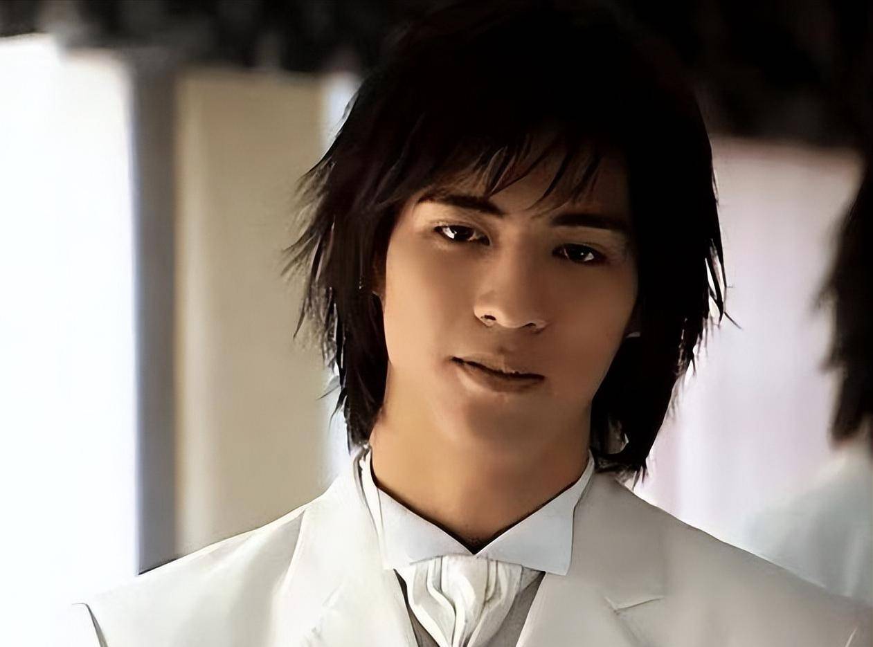 年轻时候的周渝民可是无数少女心中的白月光,凭借电视剧《流星花园》