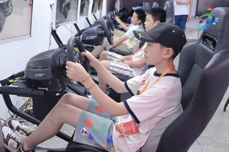虚拟赛车：静安区运动会的创新赛道