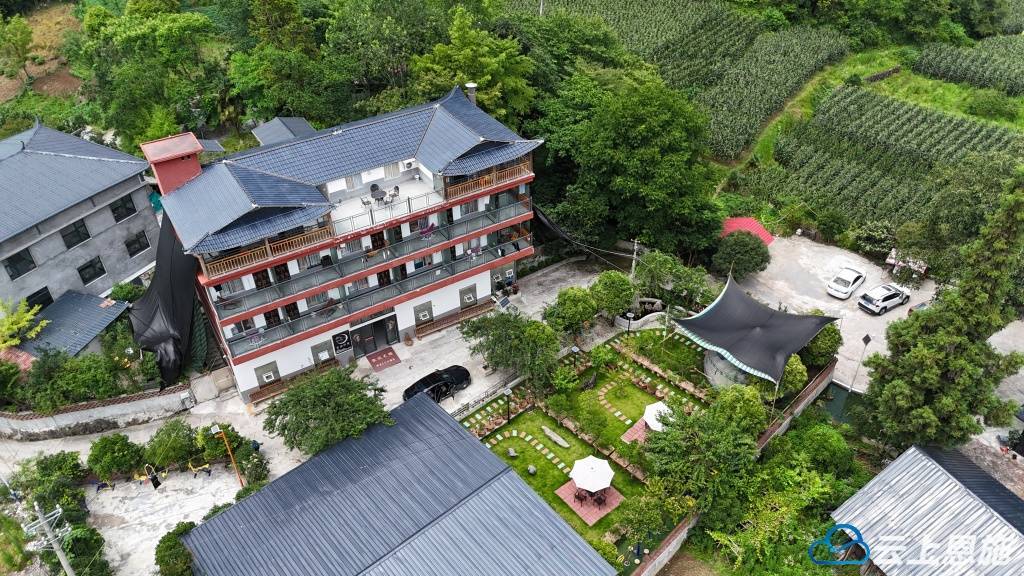 利川白鹊山民宿:精细化服务打造"候鸟"避暑天堂