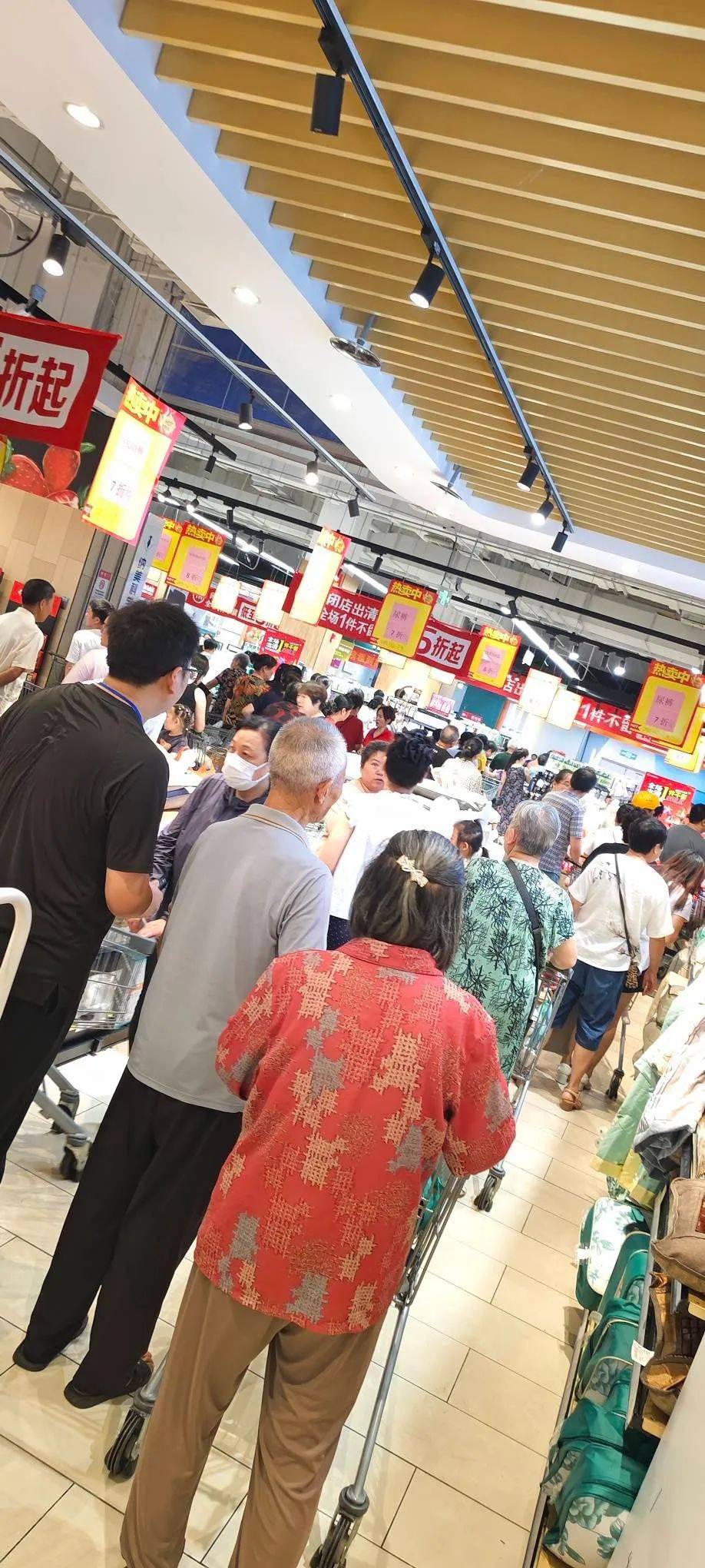 宁波这个连锁大超市月底闭店清仓,现场人山人海,抢购太疯狂!