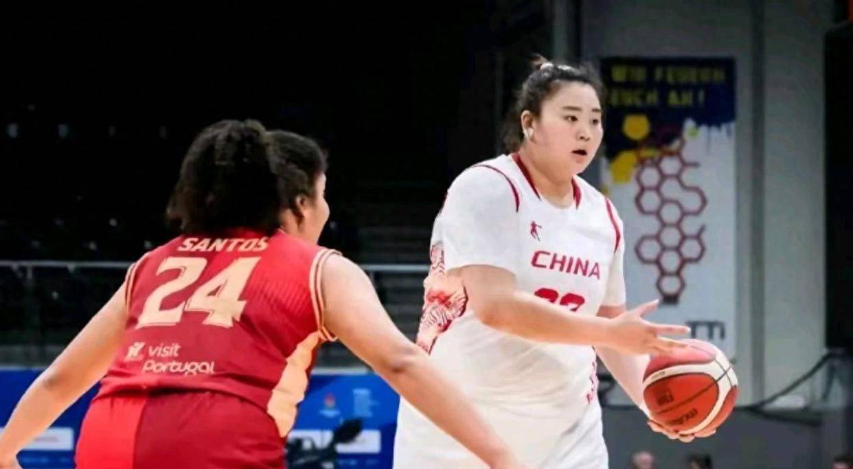 大运会女篮半决赛：中国女篮71-67逆转波兰，陈玉婕24分领衔晋级决赛
