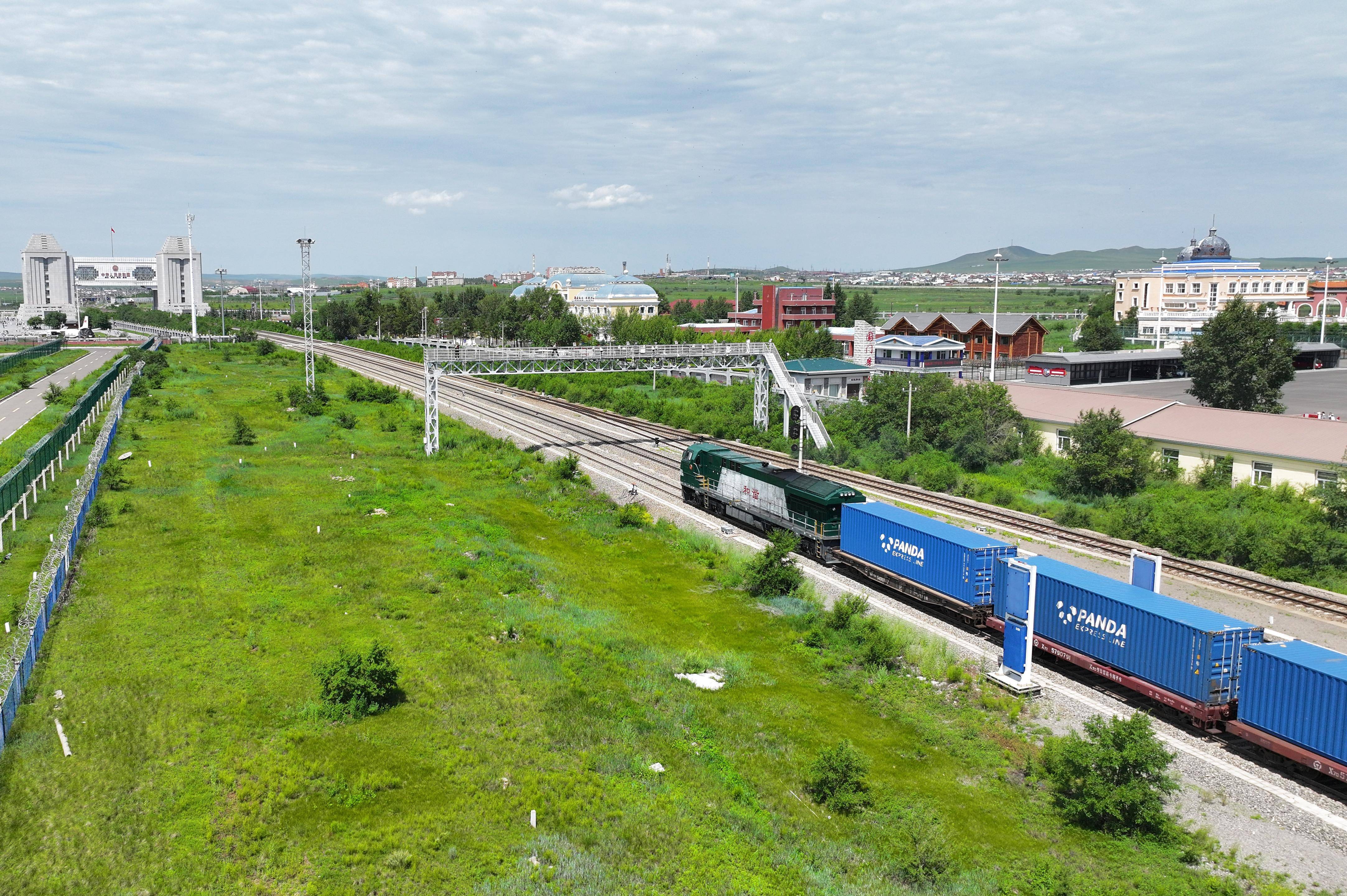 中欧班列东通道满洲里铁路口岸累计通行量突破30000列